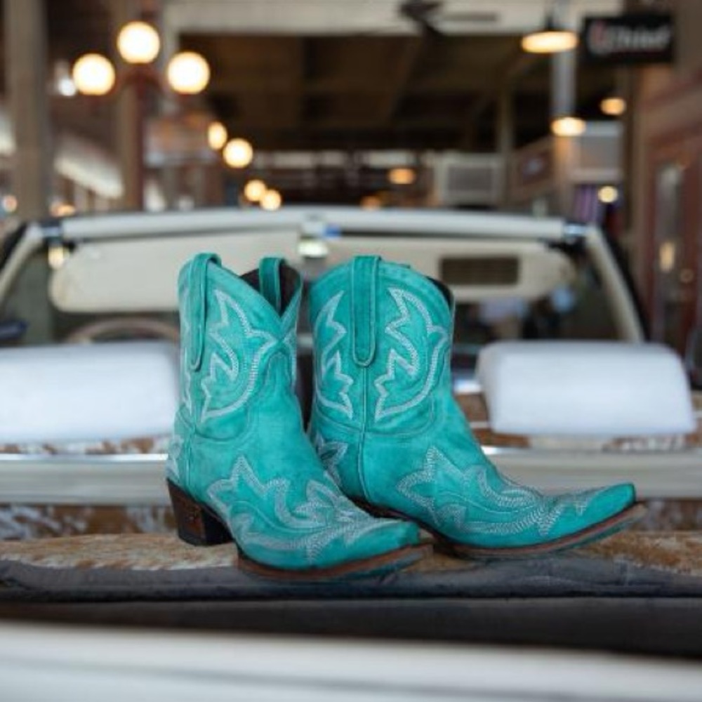 Lane brand new in box Saratoga booties in Taos turquoise size 10